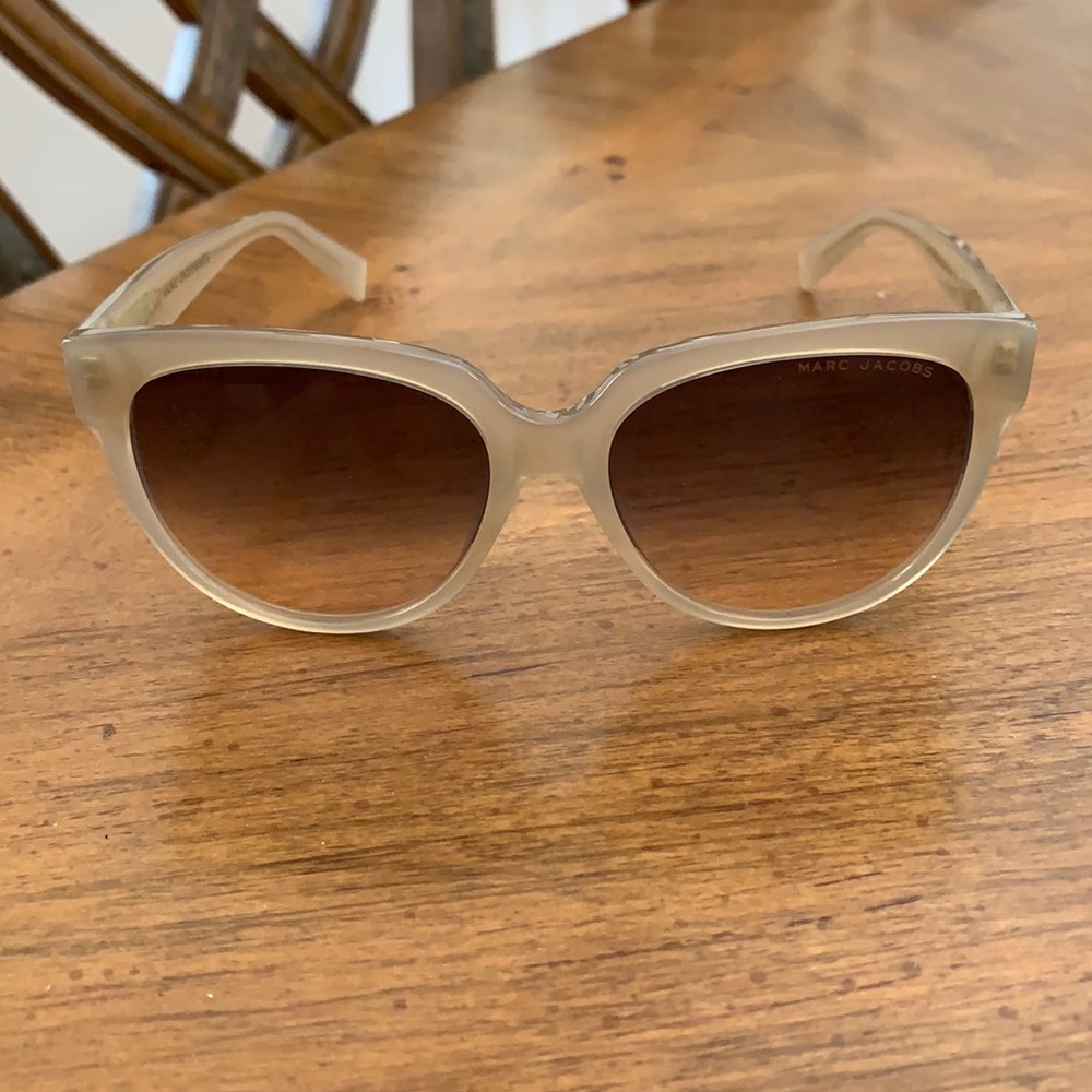 Marc Jacobs Women Sunglasses with case